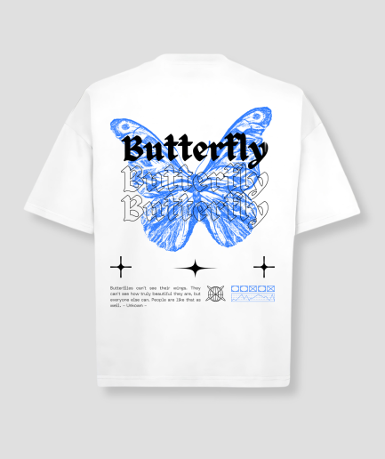 Camiseta oversize gruesa blanca con mariposa.png