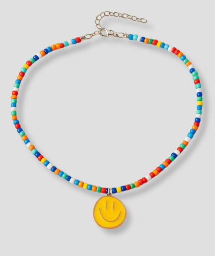 Collar con emoticono.png