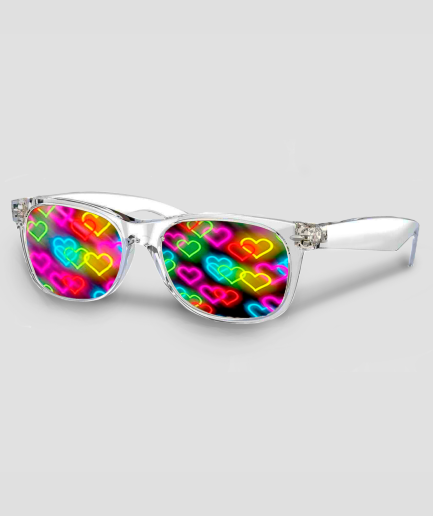 Gafas espaciales con corazones.png