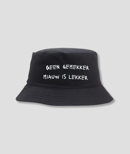 sin-balbuceos-sombrero-de-cubo-negro.png