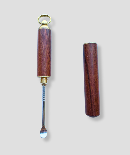 cuchara-de-tabaco-de-madera-y-metal.png