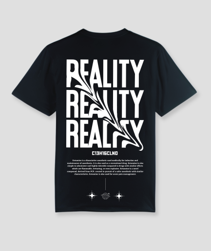 camiseta-de-la-realidad-outfits-excéntricos-para-una-fiesta-rave-techno.png