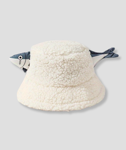 sombrero-de-peluche-con-pescado-blanco.png