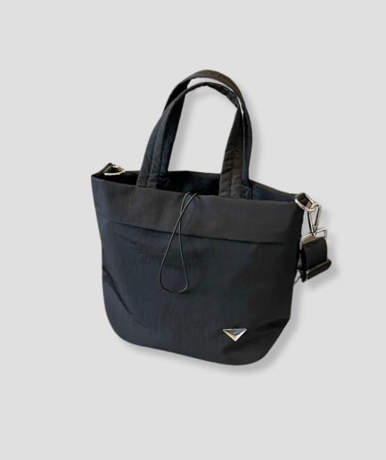 bolsa-negra-para-festivales-espaciosa.png