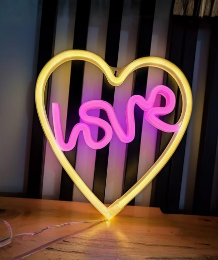 bonitas lámparas de neón con forma de corazón