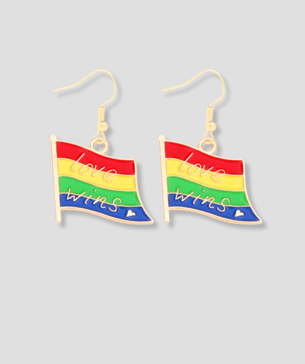 Pendientes con la bandera del Orgullo