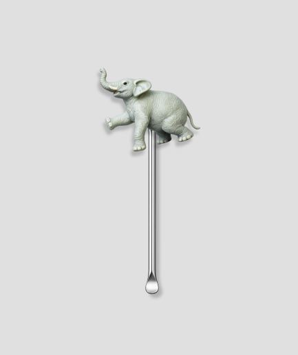 El elefante usa su trompa