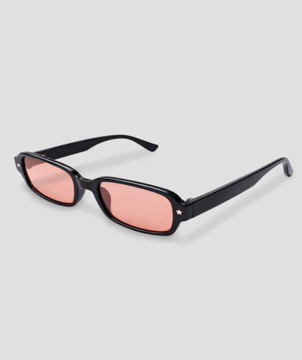 Inspiración de look: gafas de cristales rojos