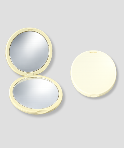 Espejo de maquillaje compacto dorado, vista abierto y cerrado sobre fondo gris claro