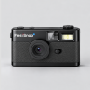 Zwarte FestiSnap retro camera van voren met lens, zoeker en flitser